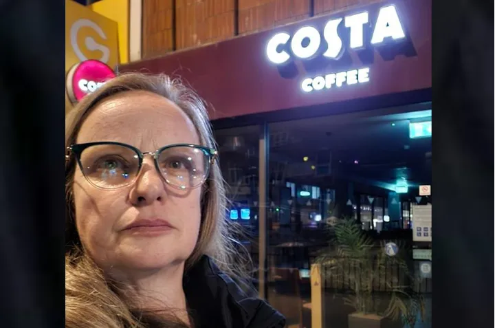 او نمی‌تواند به کار و زندگی‌اش در کانادا برگردد